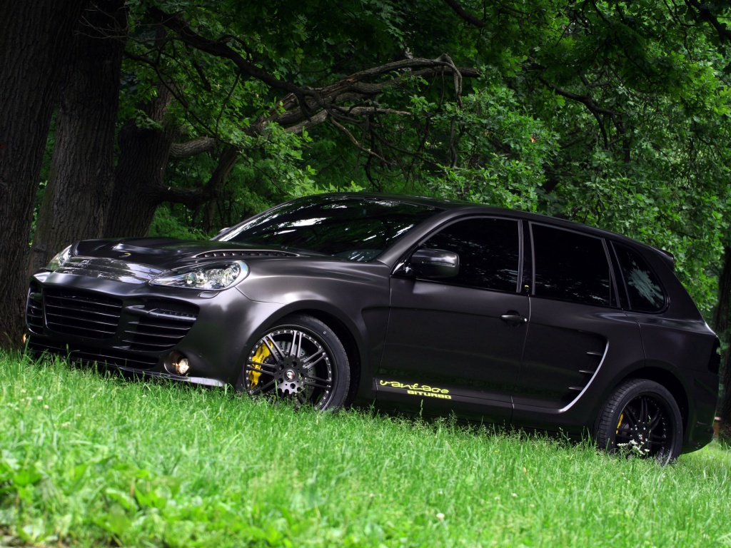 Концепт внедорожника в лесу обои