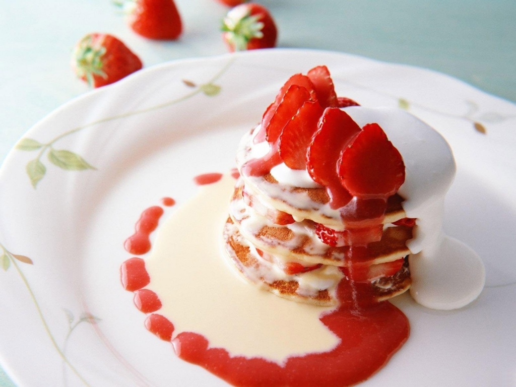 Блинчики с клубникой обои