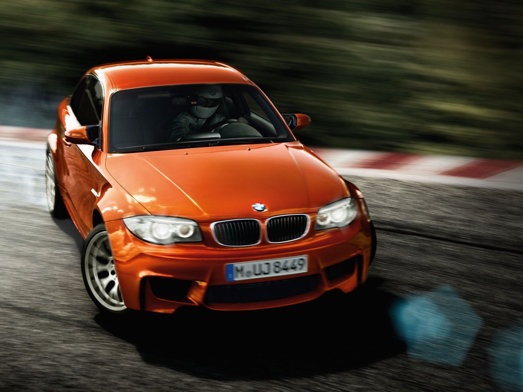 BMW M1 в заносе на треке обои