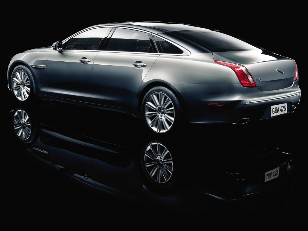 Шикарный седан от ягуар обои