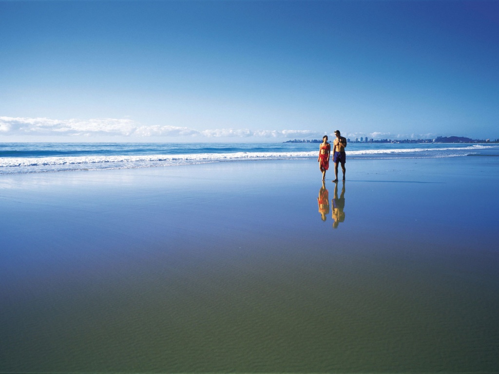 Прогулка у моря обои