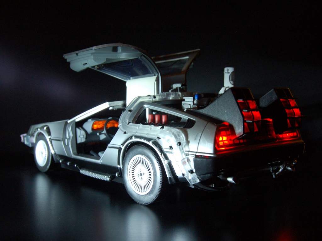 Фигурка делореана обои