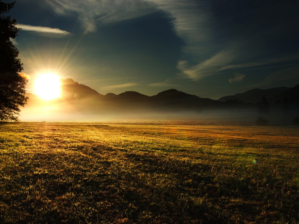 Восход над горами обои