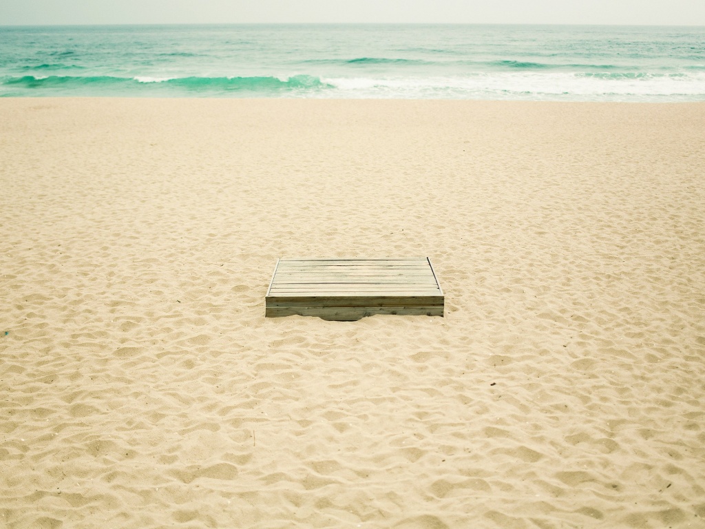 Ящик на пляже обои