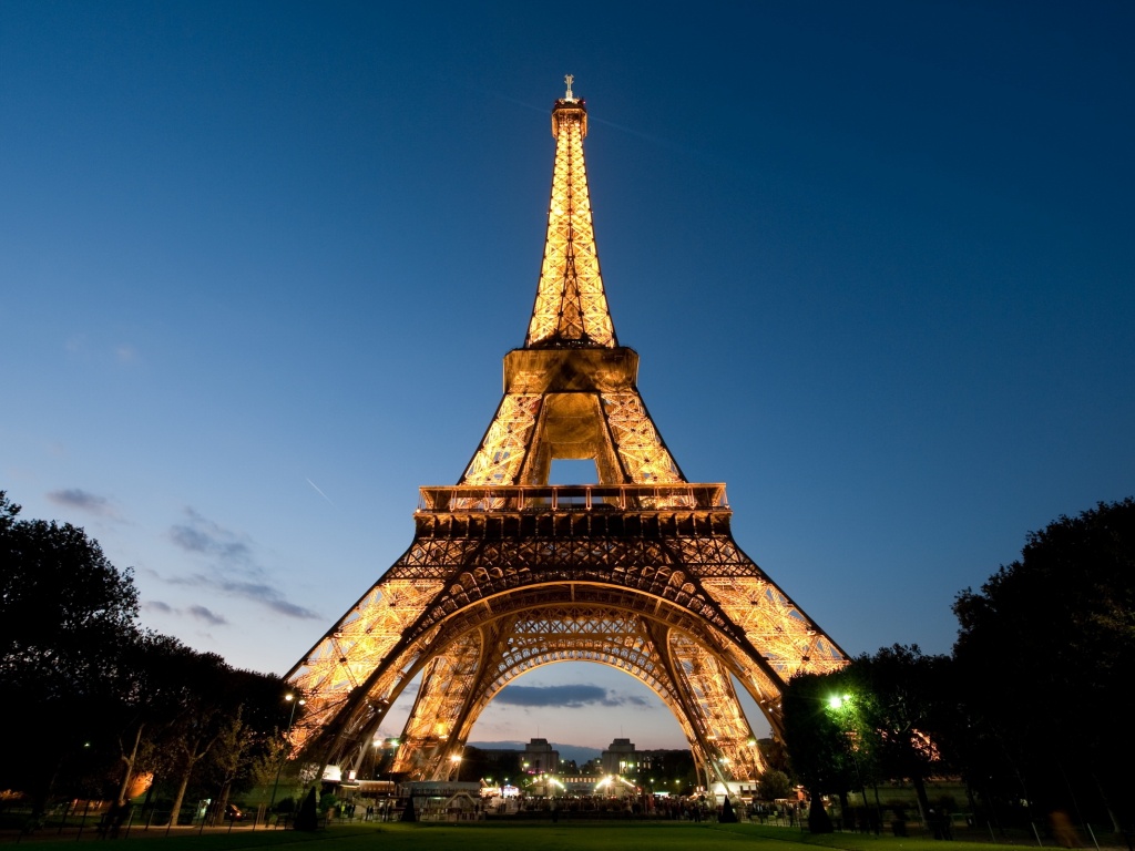 Светящаяся эйфелева башня обои