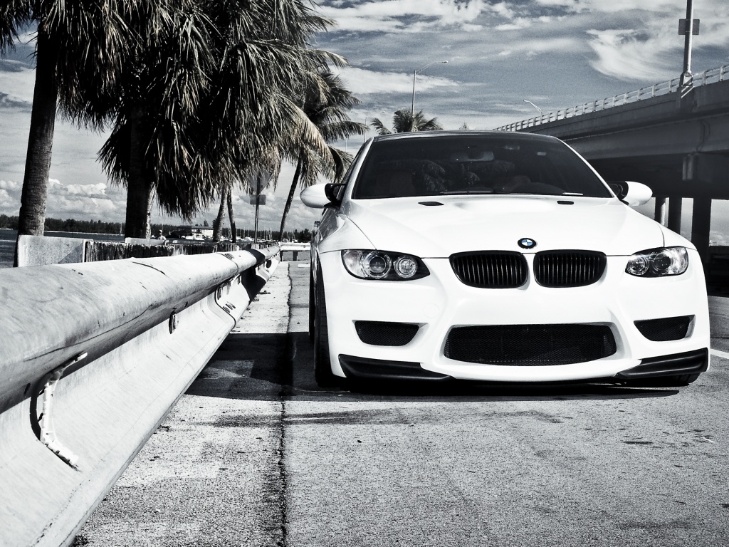 BMW в тропиках обои