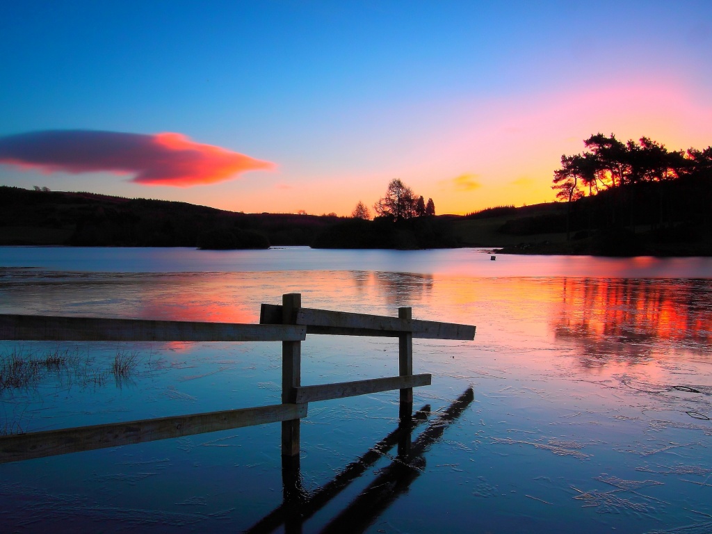 Красивый закат на озере обои