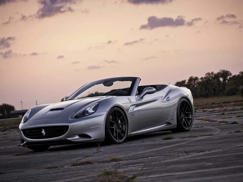 Ferrari на взлетном поле обои