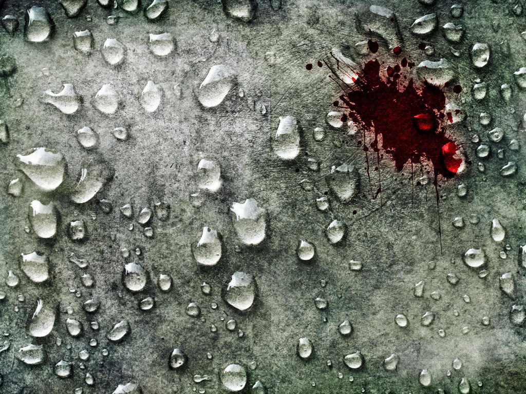 Кровавое пятно и капли воды обои