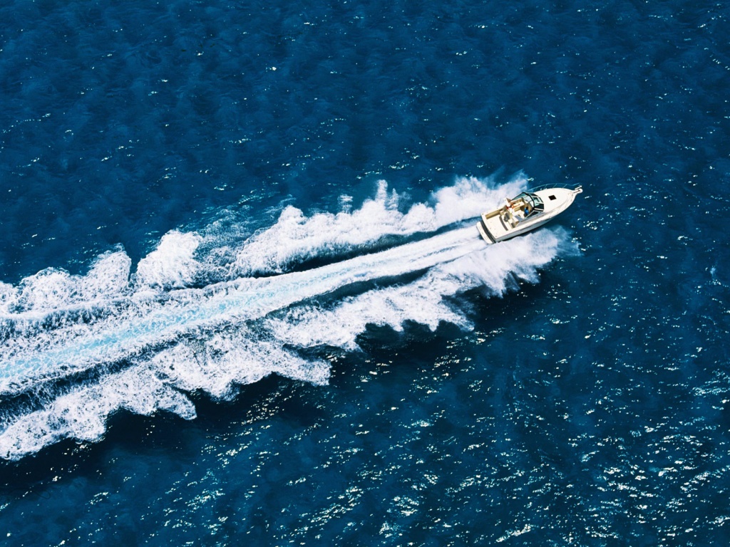 Вид на катер обои