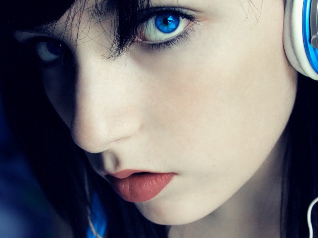 Наушники и девушка обои