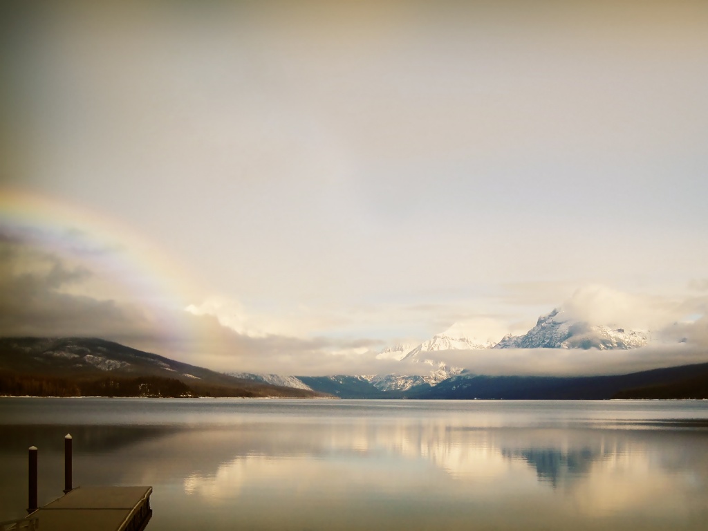 Спокойное горное озеро обои