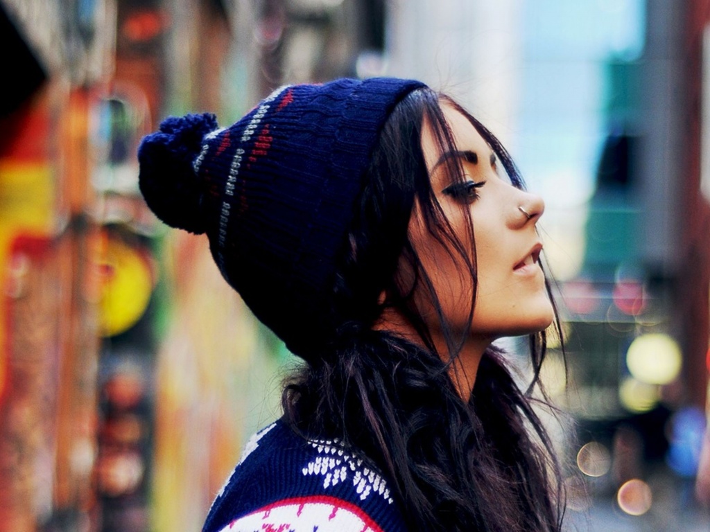 Девушка в шапке обои
