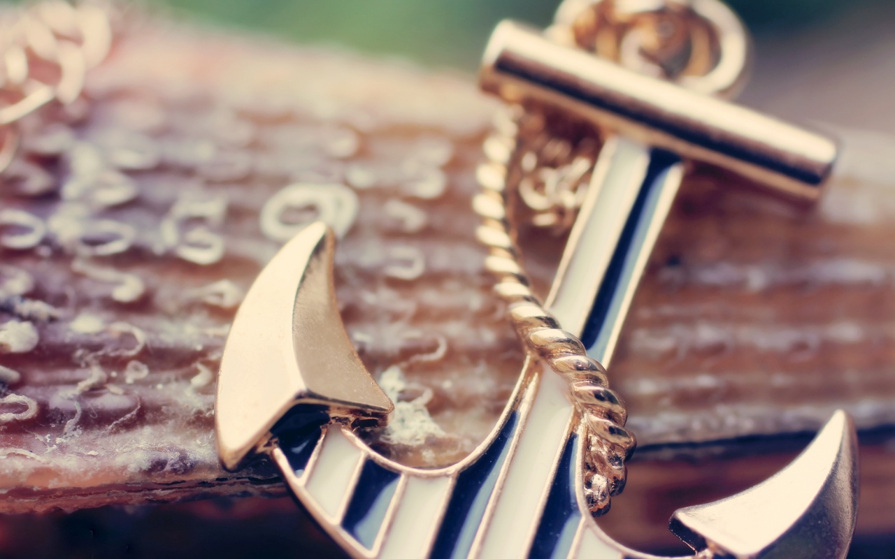 Кулон в виде якоря обои