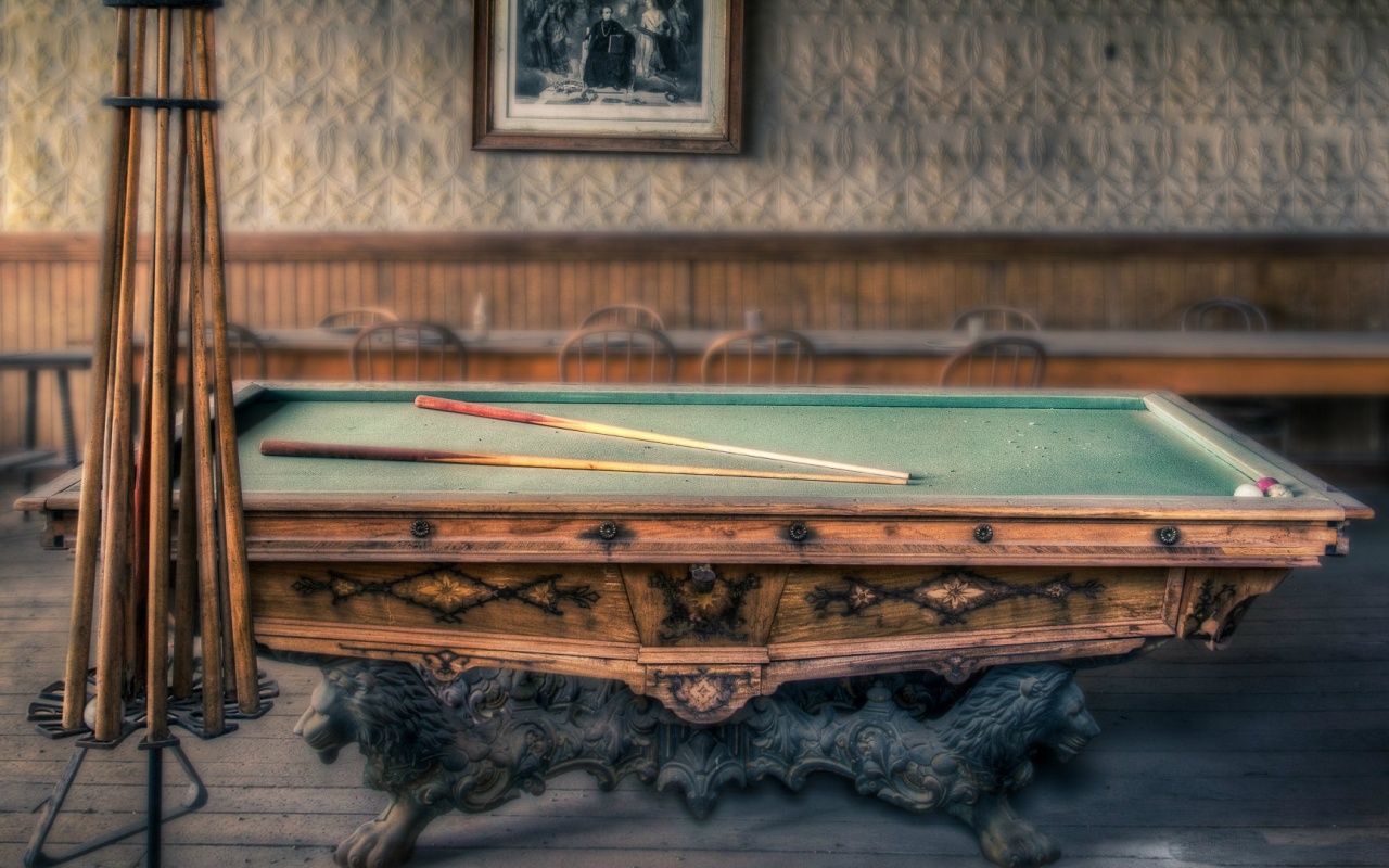 Старинный бильярдный стол обои