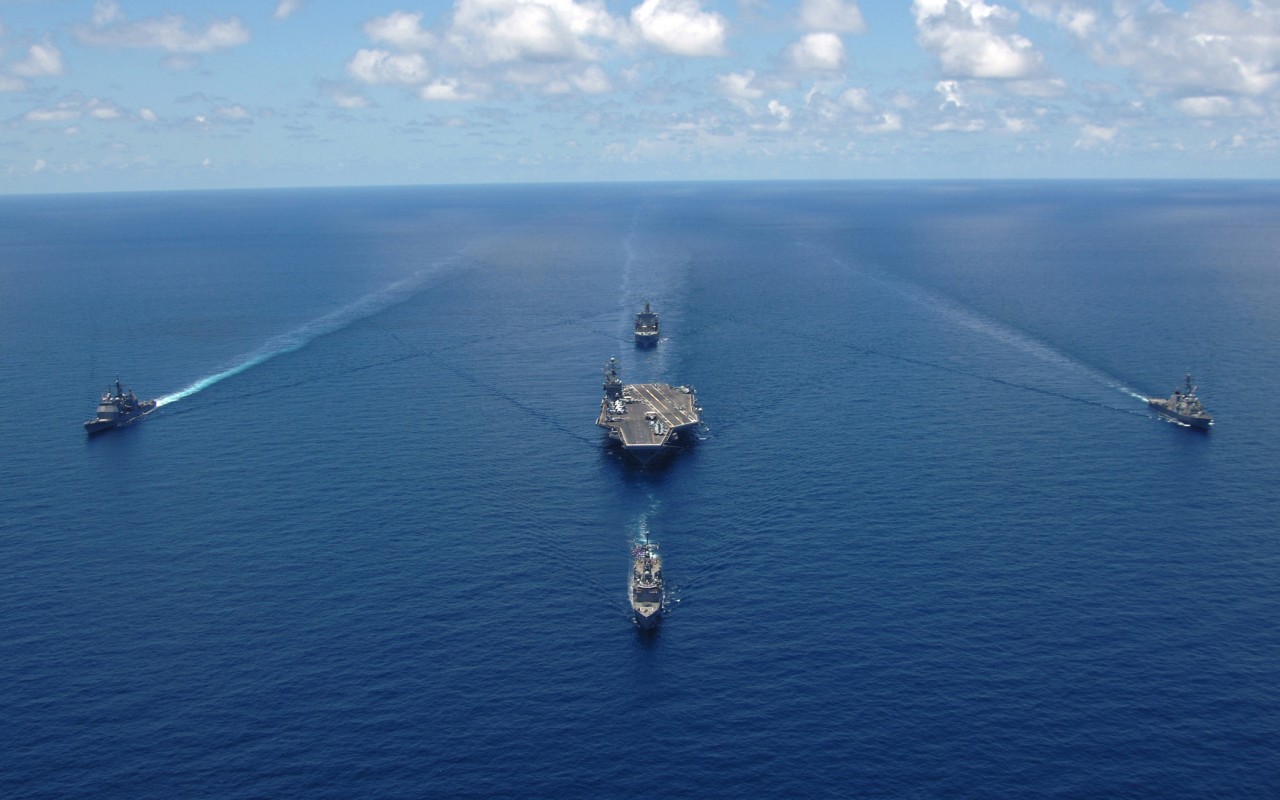 Авианосец с эскортом обои