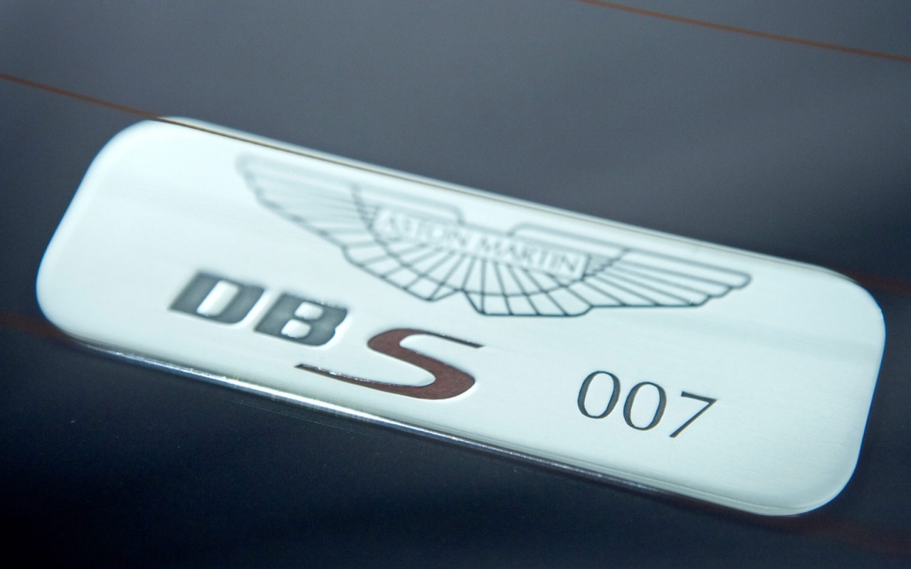 Астон Мартин Джеймса Бонда, табличка обои