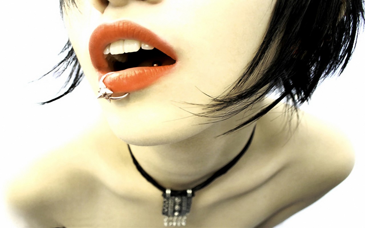 Девушка с кольцом обои