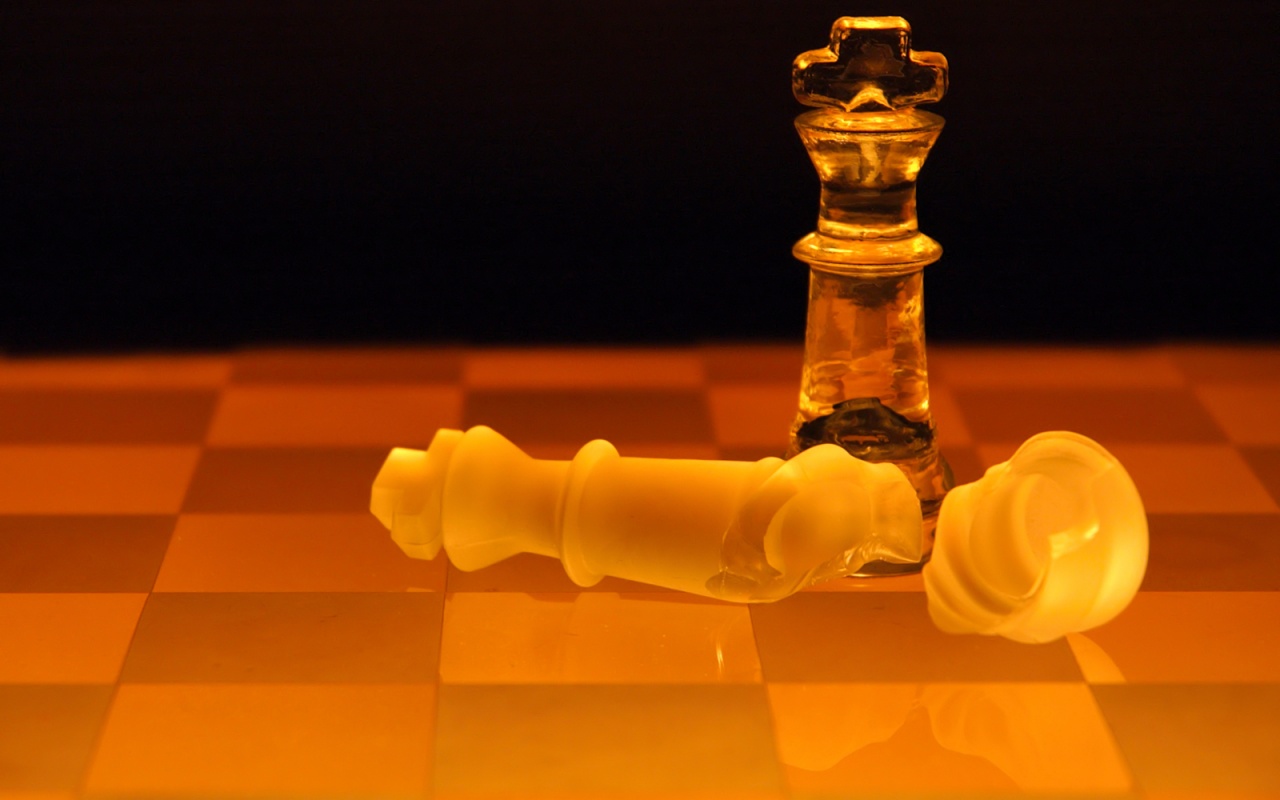 Две шахматных фигуры обои