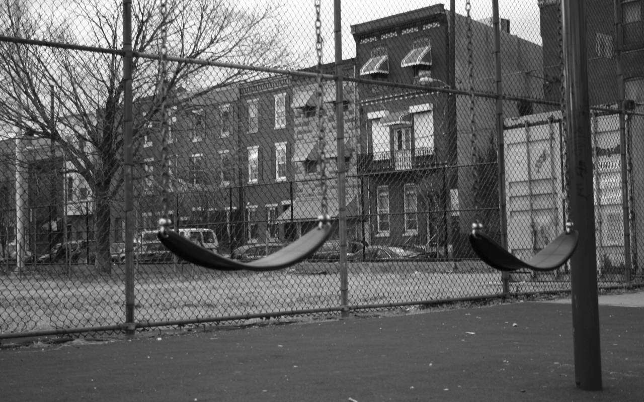 Пустые качели обои