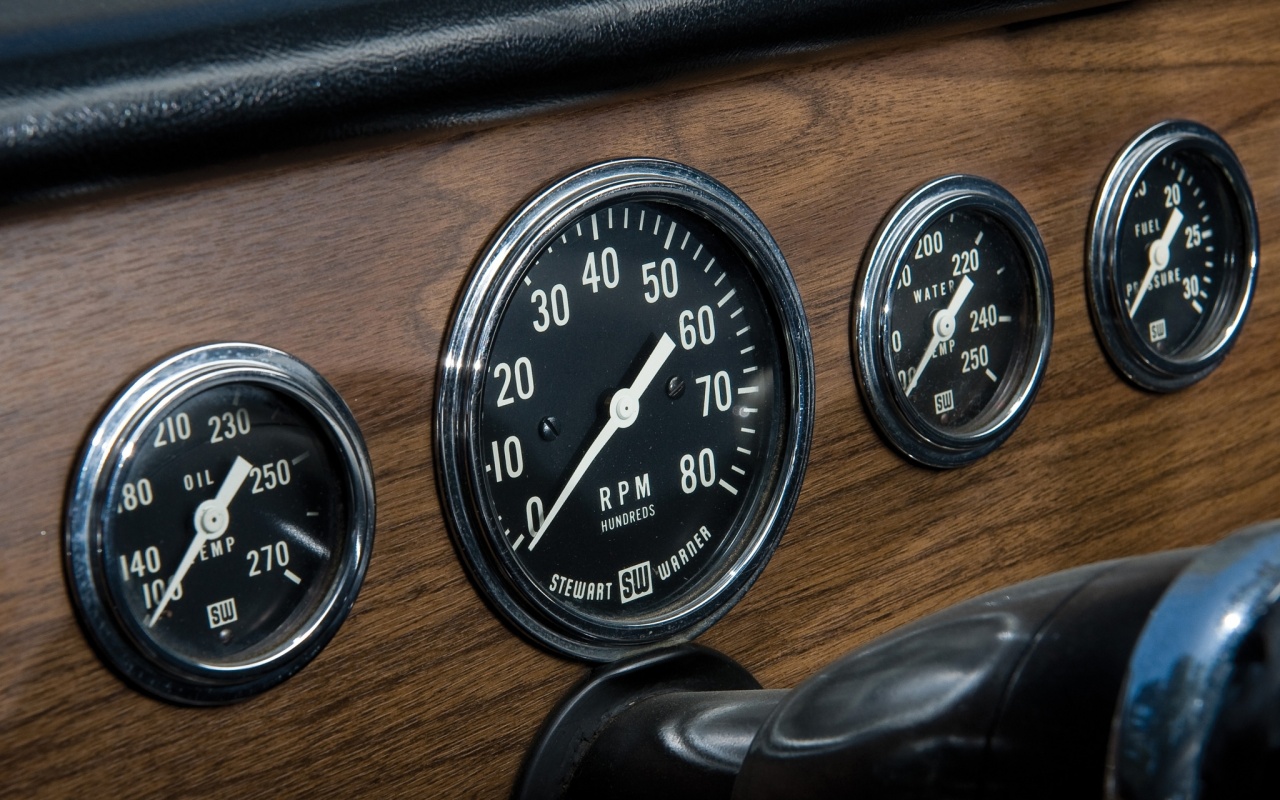 Приборная панель автомобиля Dodge обои