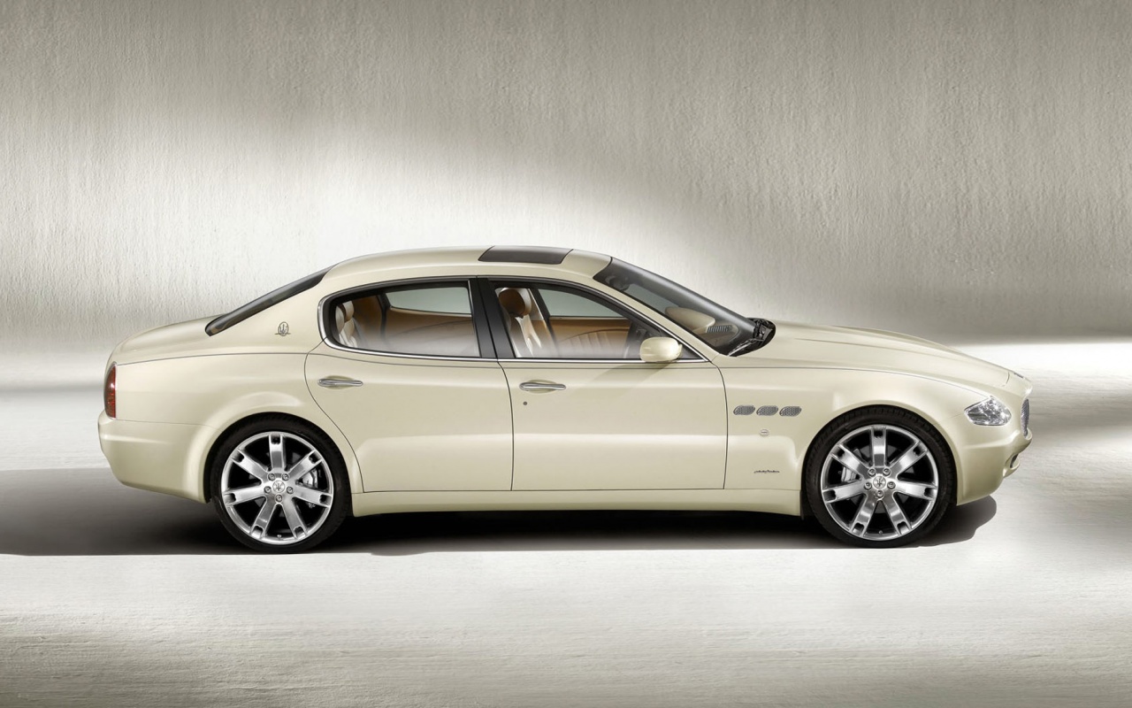 Maserati Quattroporte сбоку обои