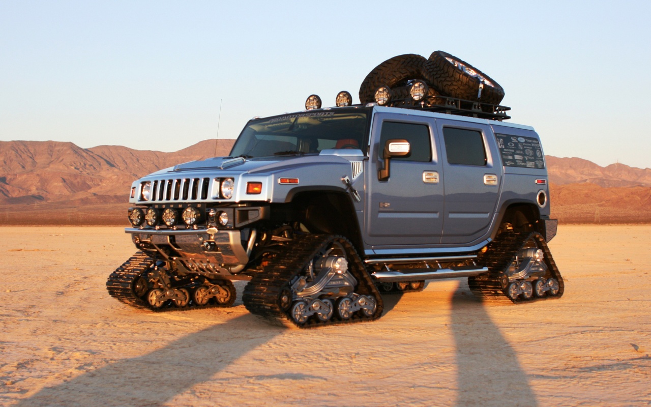 Hammer на гусеницах обои