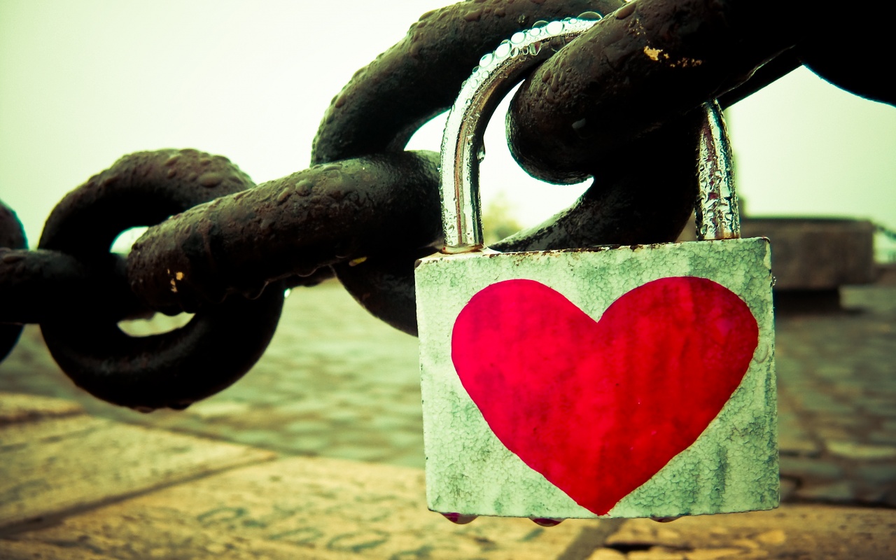 Замочек для влюбленных обои