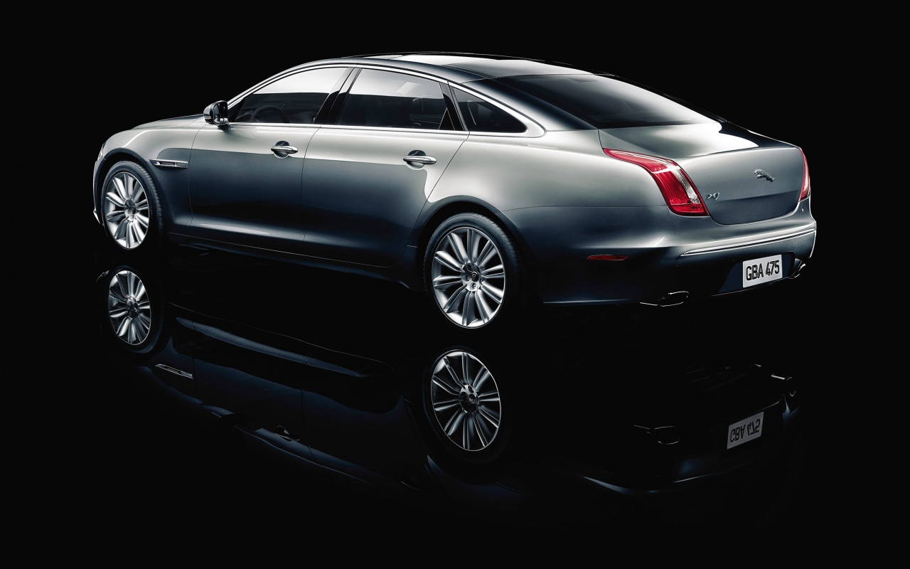 Шикарный седан от ягуар обои