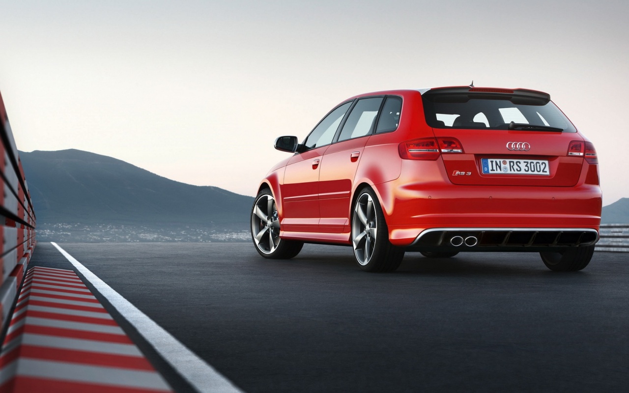 Audi модели RS3 сзади обои