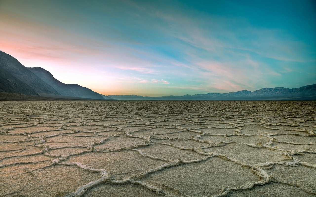 Высохшее пустынное озеро обои