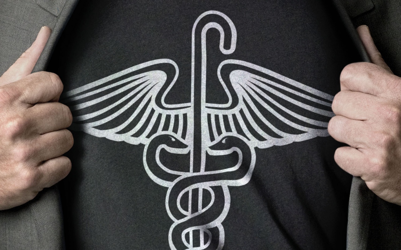 Футболка со змеями и тростью обои