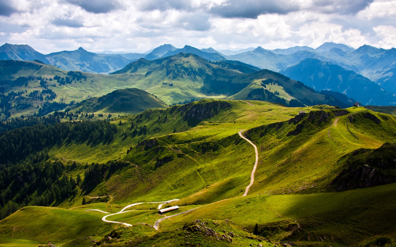 Извилистая горная дорога обои