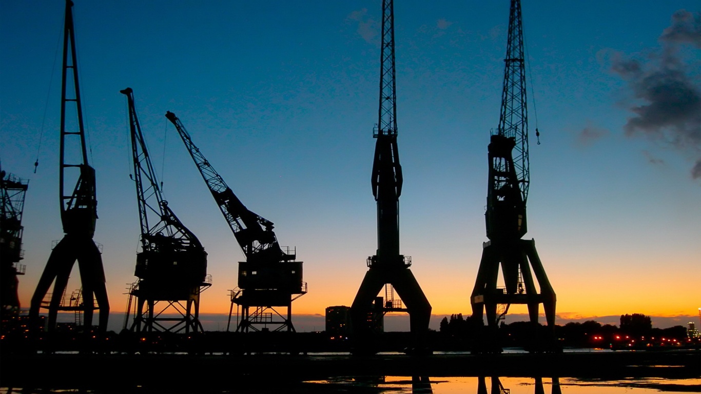 Силуэты портовых кранов обои