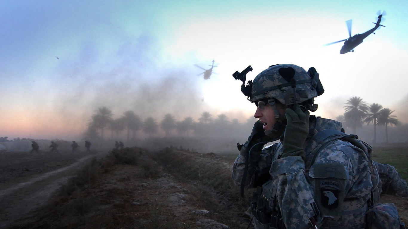СОлдат во время боевых действий обои