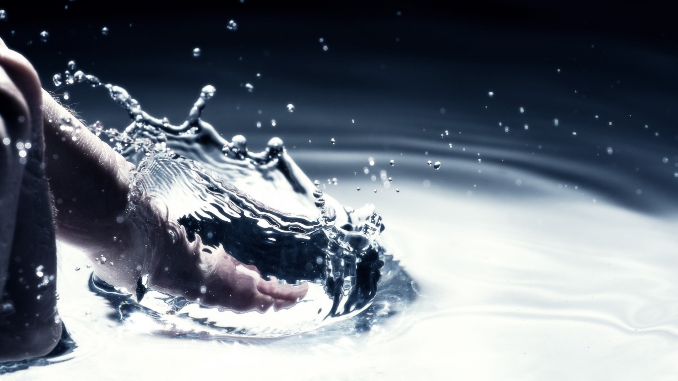 Палец в воде обои