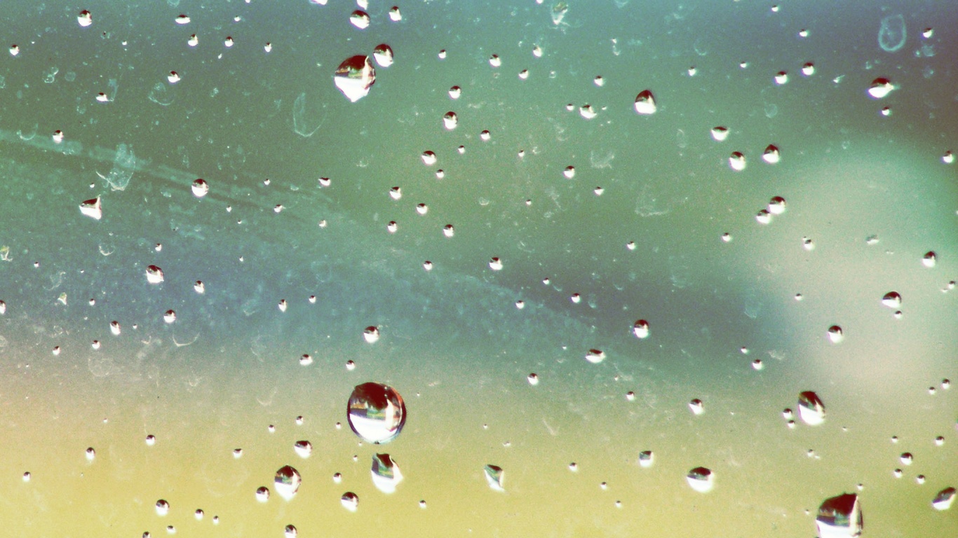 Капли на грязном стекле обои