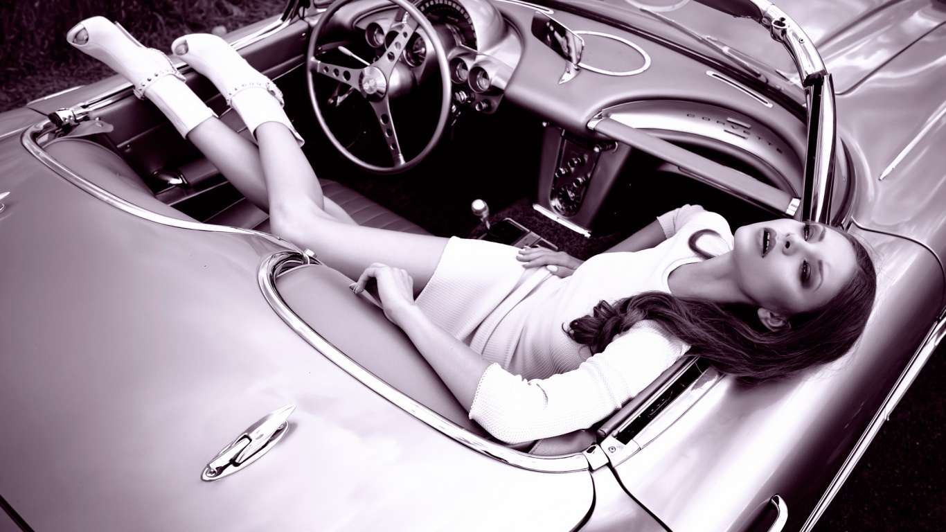 Женщина в кабриолете обои