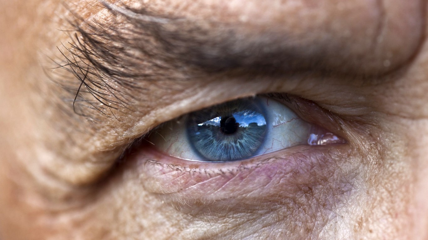 Глаз пожилого человека обои