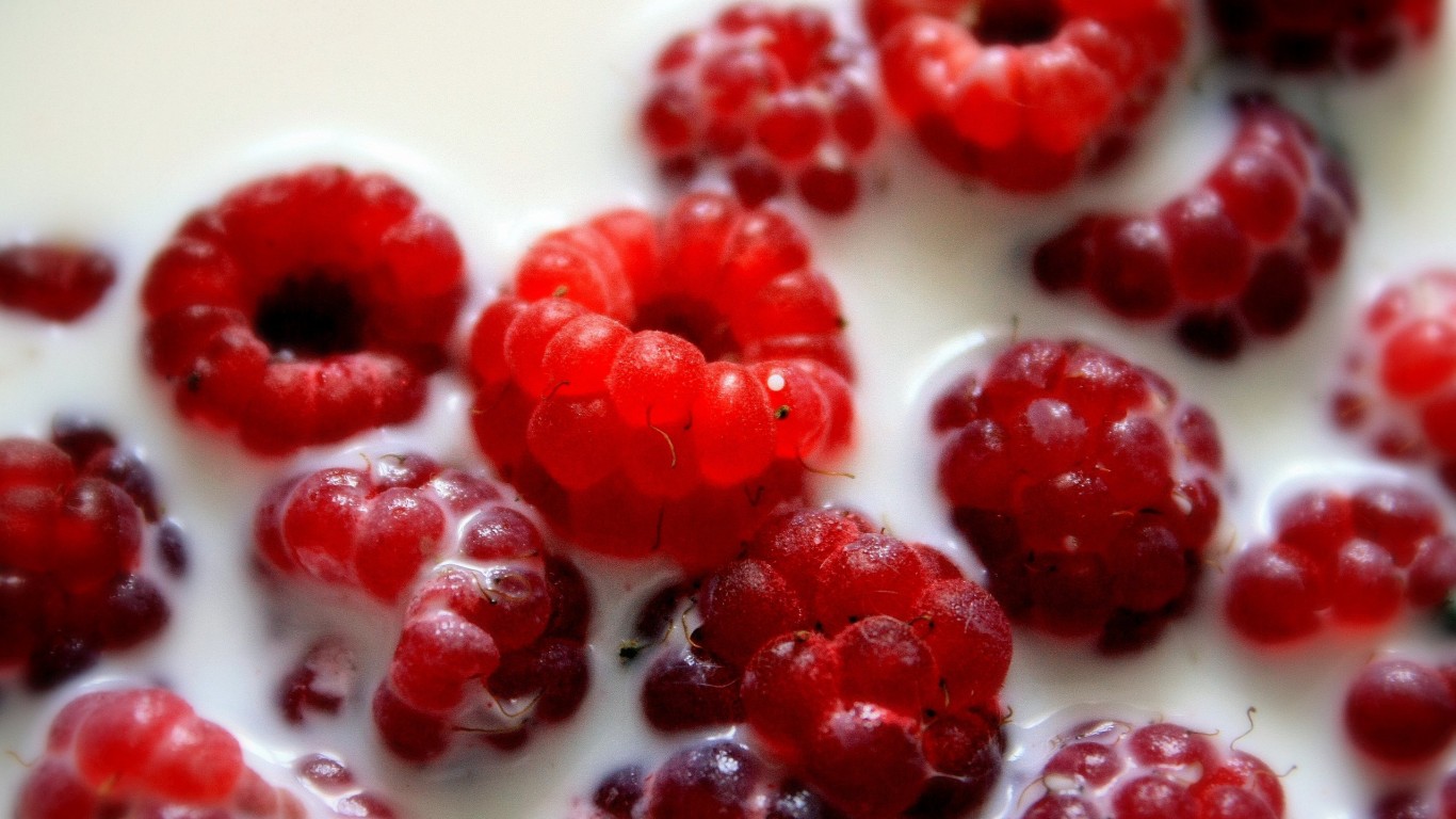 Малина в молоке обои