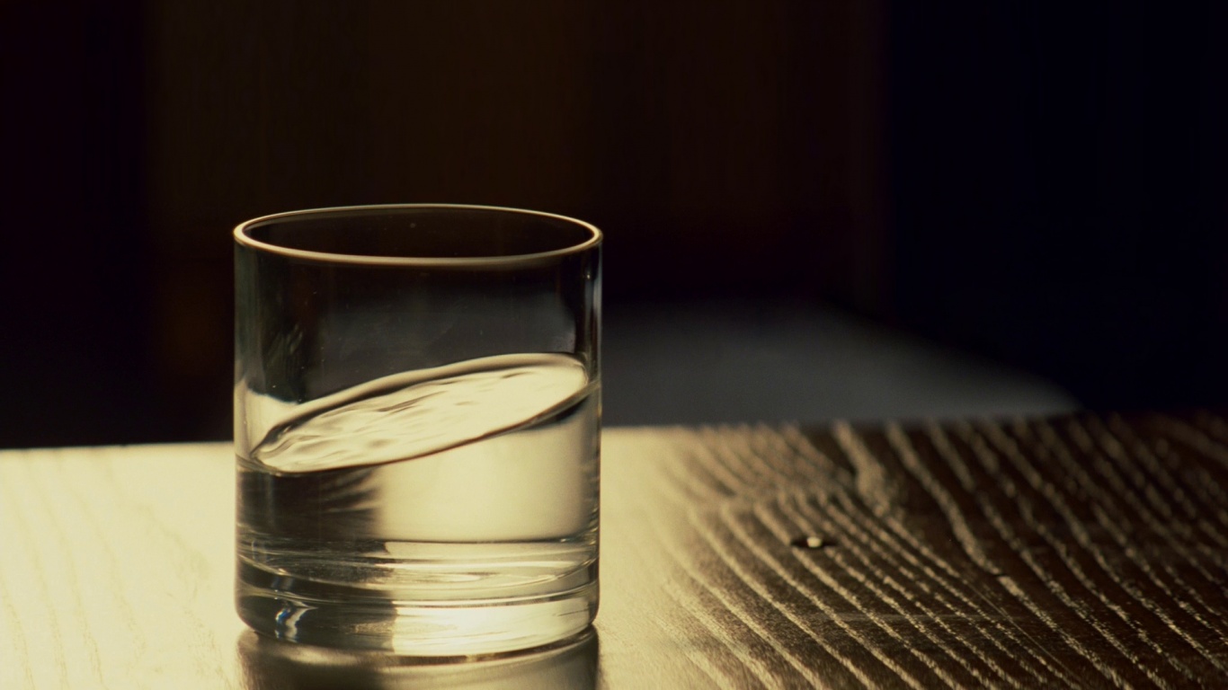 Стакан воды из Начала обои