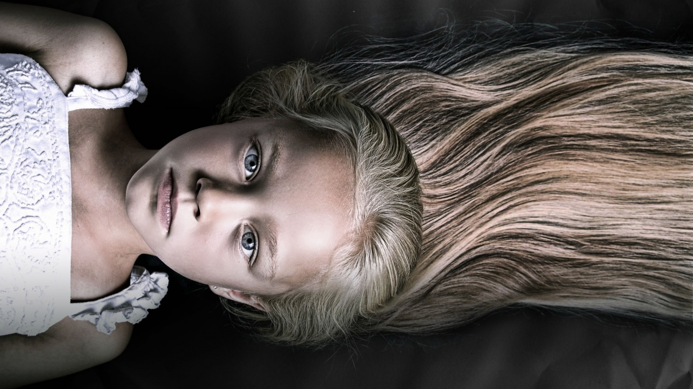 Маленькая девочка обои