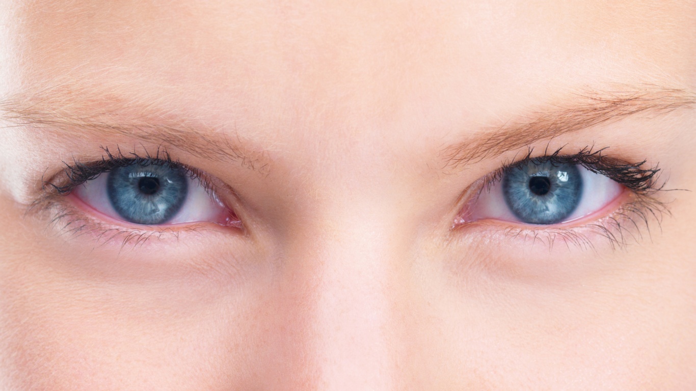 Она смотрит на тебя обои