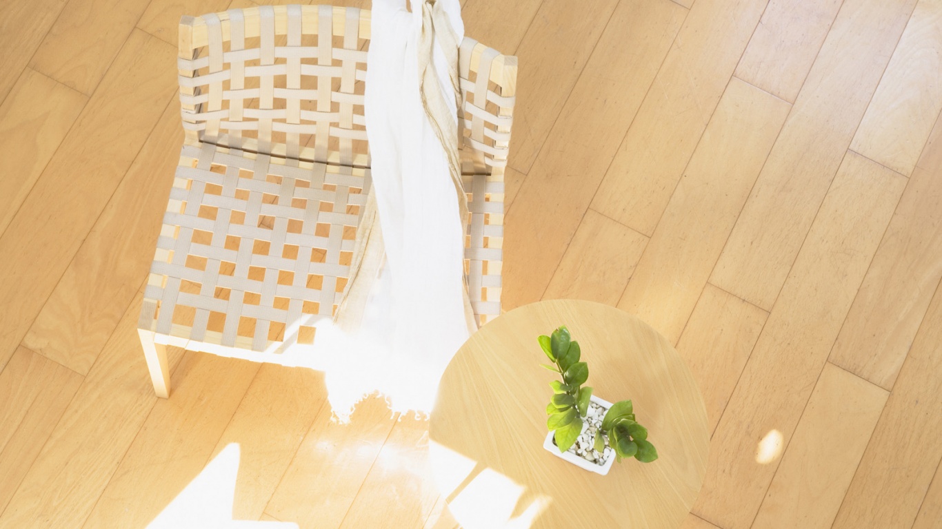 Отдых на плетенном кресле обои