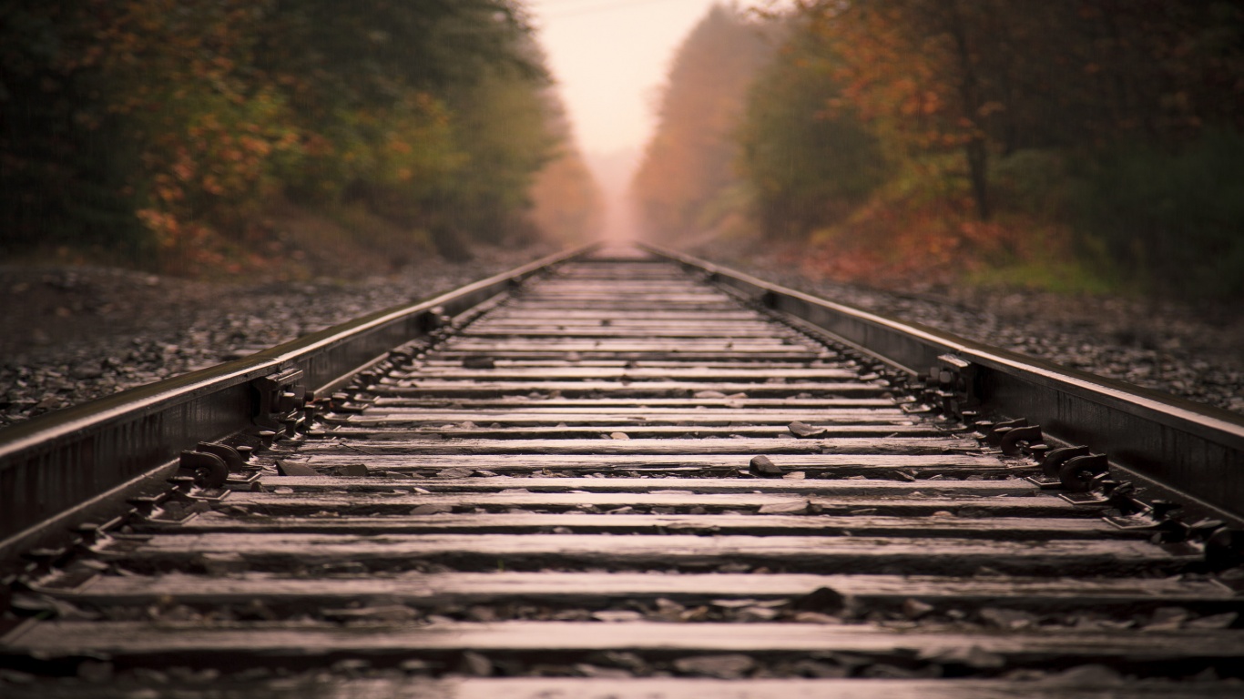 Железная дорога после дождя обои