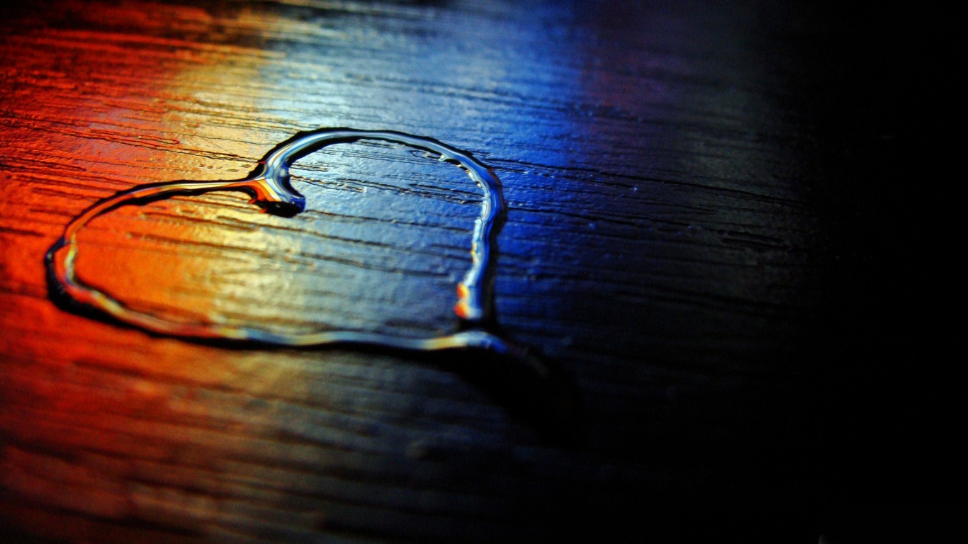 Сердечко из воды обои