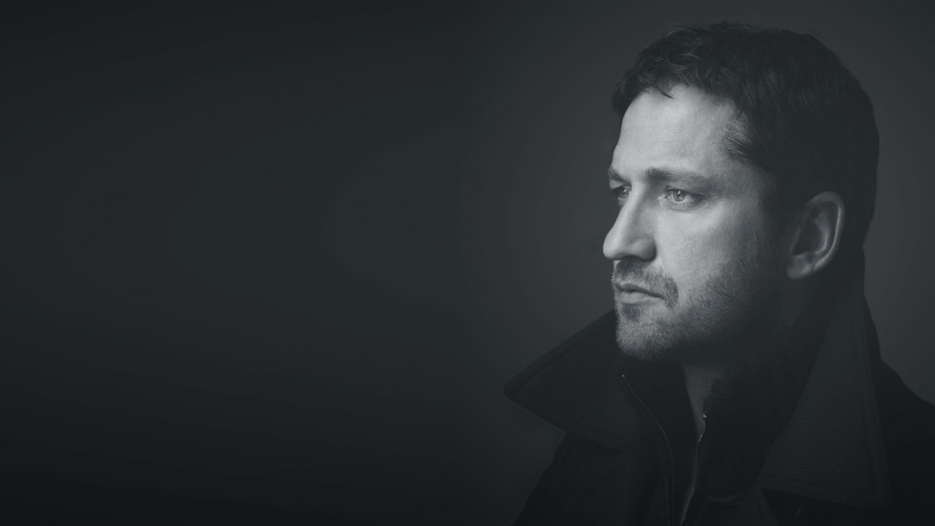 Джерард Батлер на темном фоне обои