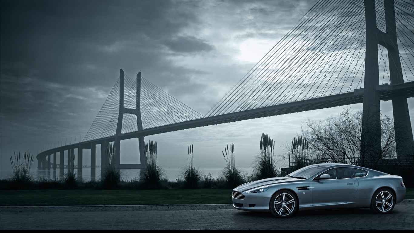 Aston Martin на фоне моста обои