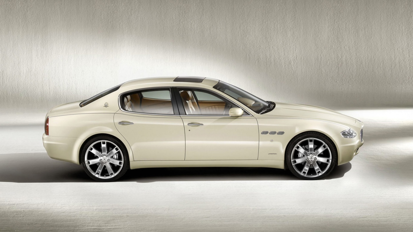 Maserati Quattroporte сбоку обои