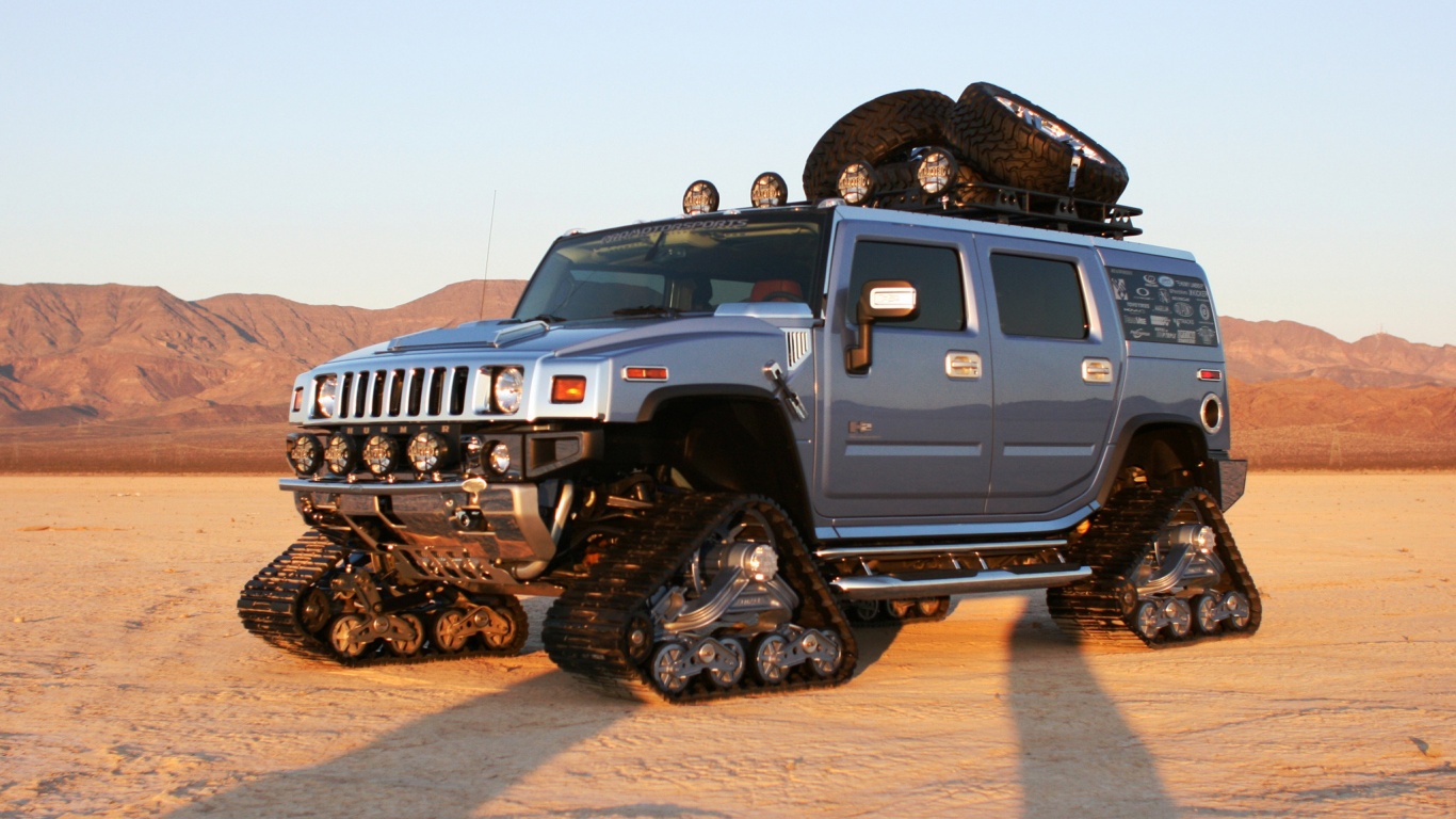 Hammer на гусеницах обои